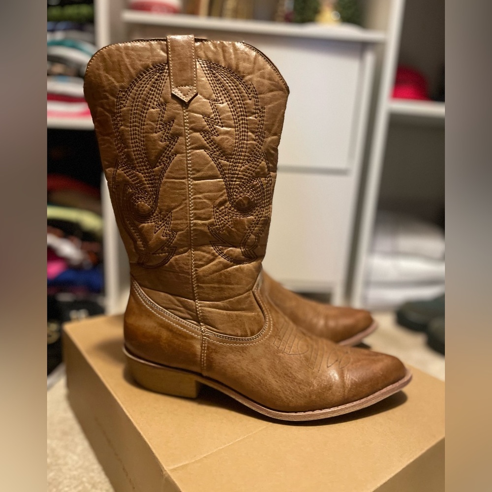 Coconuts Gaucho Pointed Cowboy Boots Size 9.5